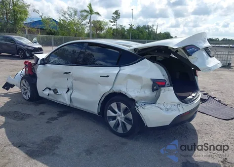 2021 Tesla Model Y Long Range Dual Motor All-Wheel Drive z USA, uszkodzony, nr VIN 5YJYGDEE2MF200315